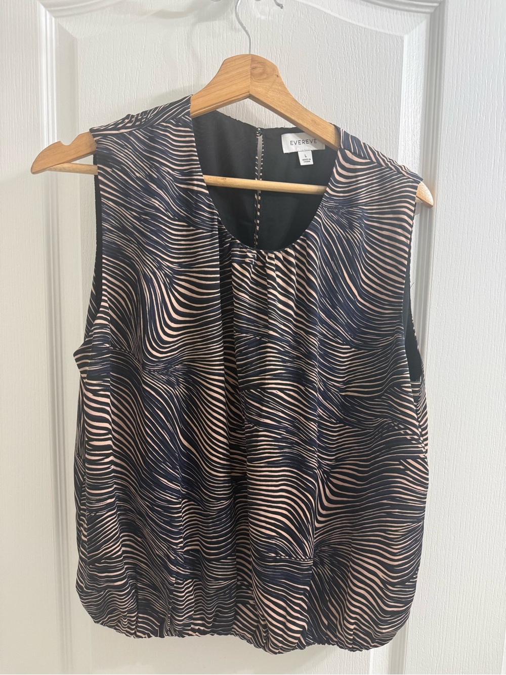 Evereve Black & Blush Zebra-Stripe Sleeveless Blouse